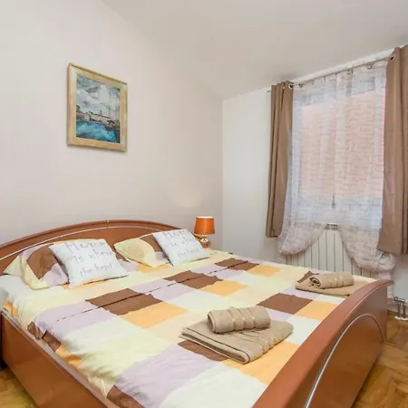 Centre Sea View Пула