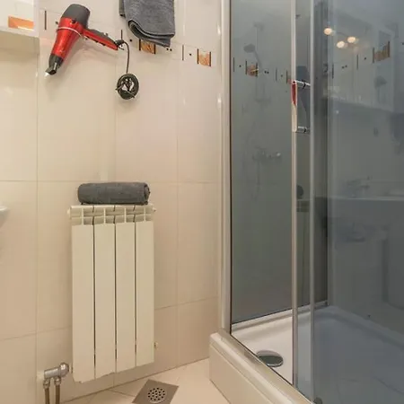 Centre Sea View Apartment *