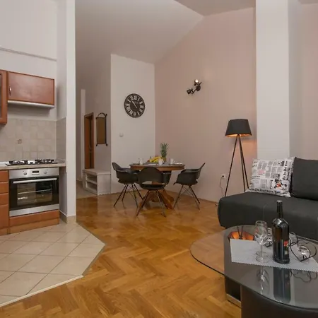 Centre Sea View Apartment Pula