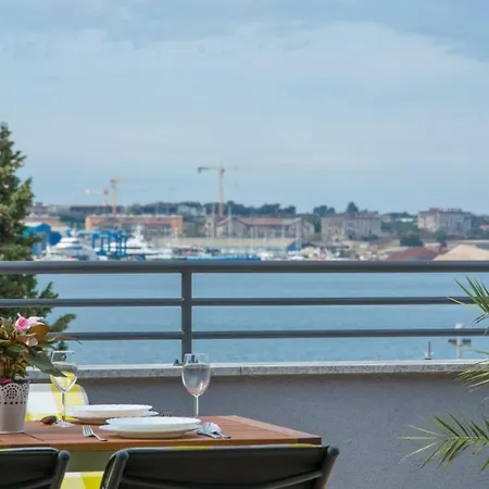 Centre Sea View Apartment