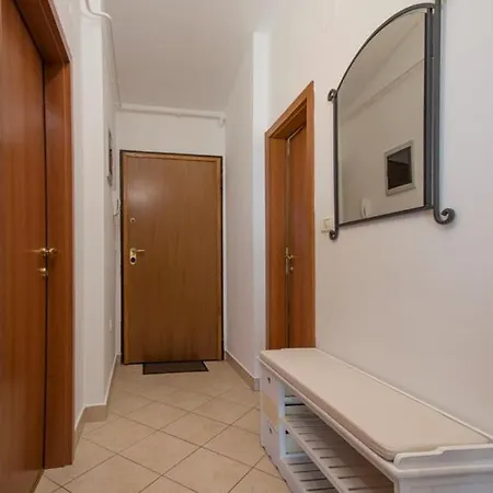 Centre Sea View Apartment *