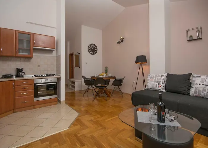 Centre Sea View Apartment Pula